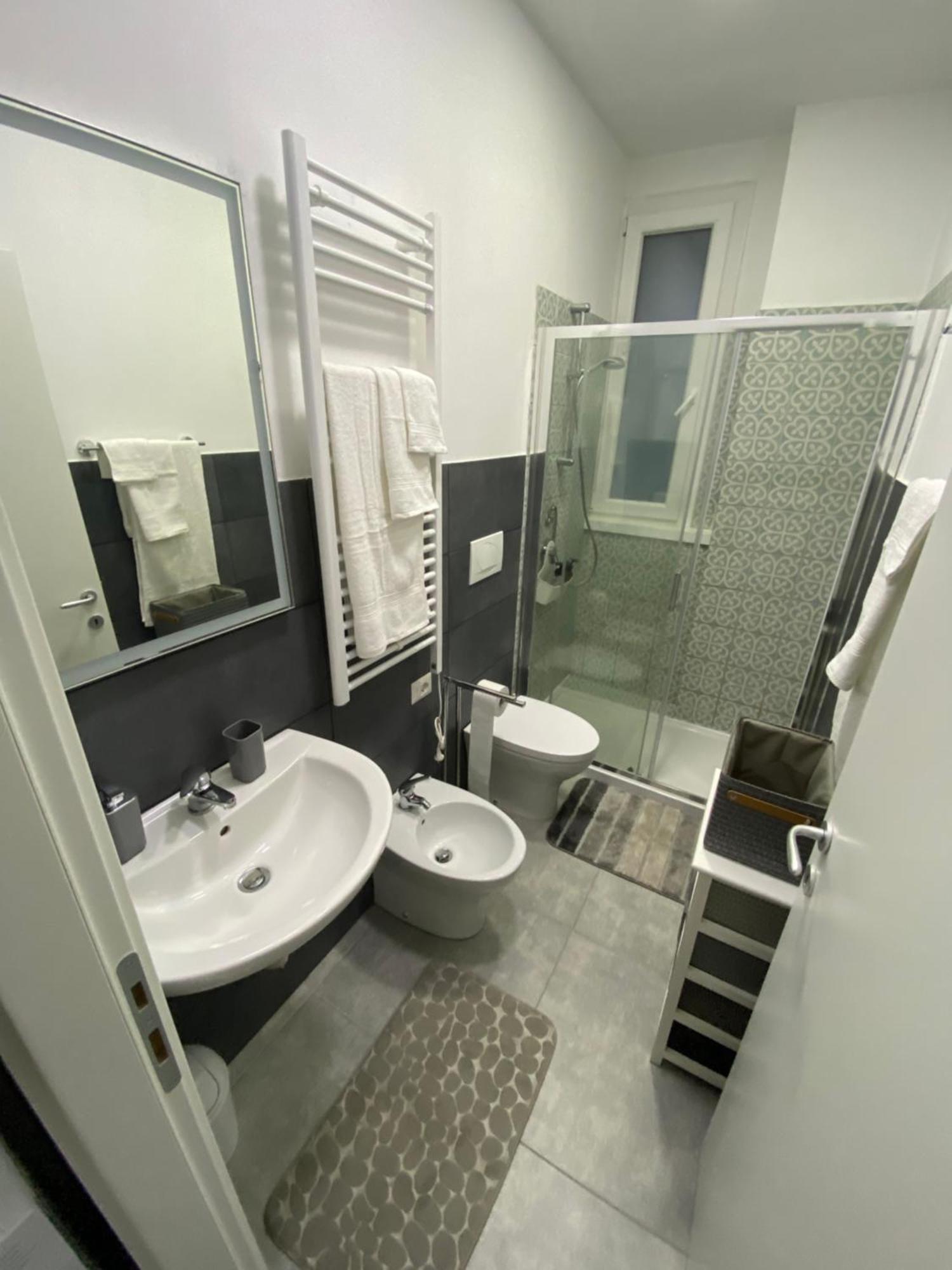 Niguarda / Bicocca Apartment Milan Bagian luar foto